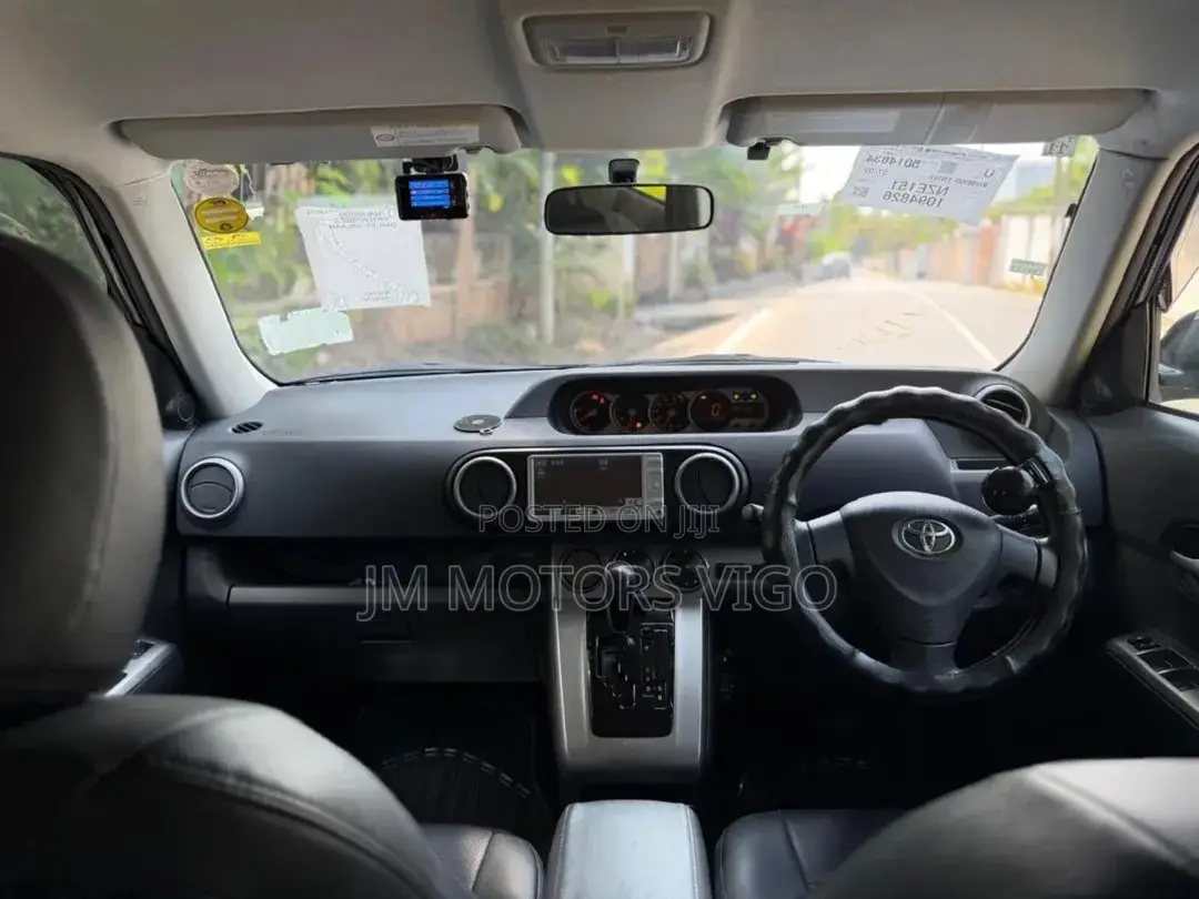 Toyota Corolla Rumion 2011 Black