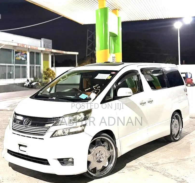 Toyota Vellfire 2010 White