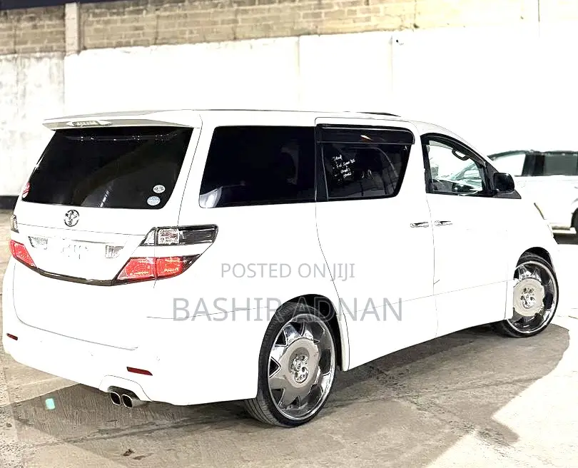 Toyota Vellfire 2010 White