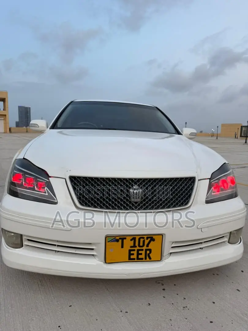 Toyota Crown 2004 White
