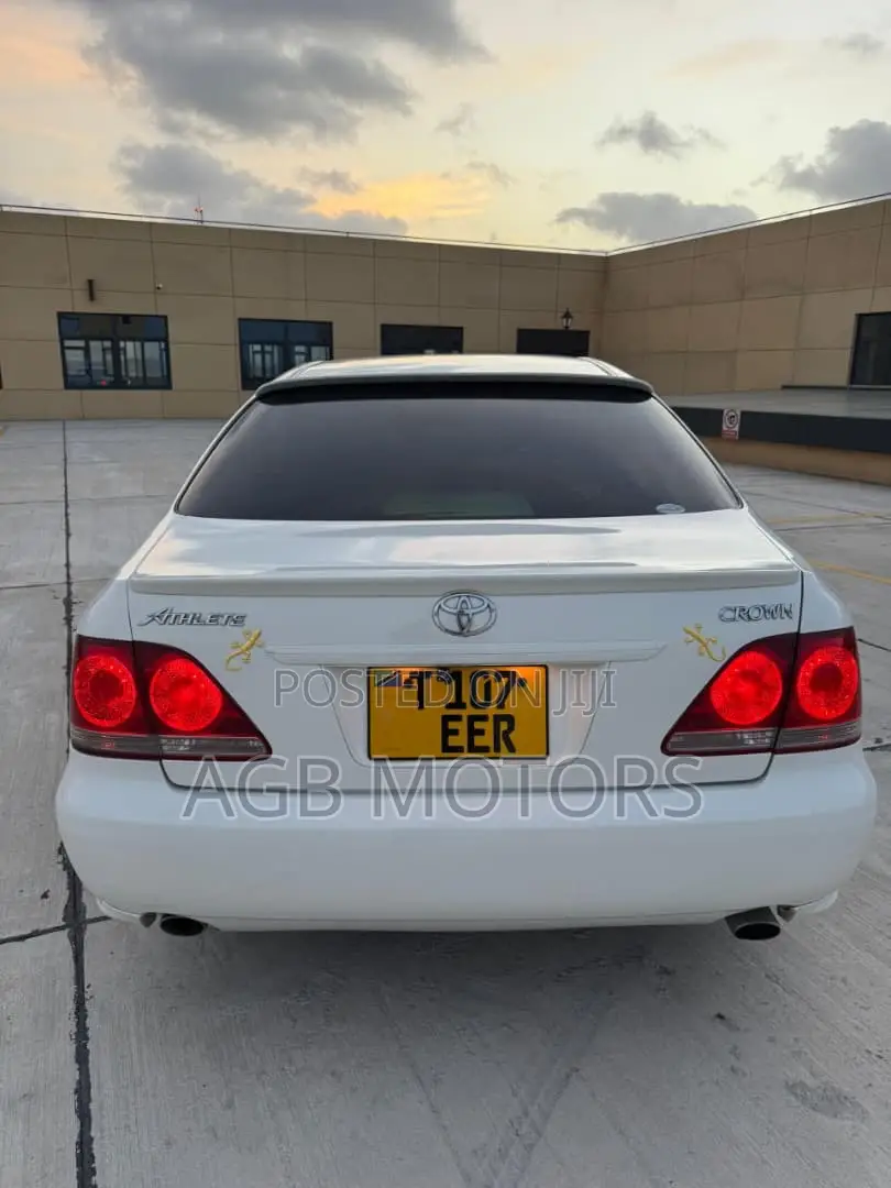Toyota Crown 2004 White