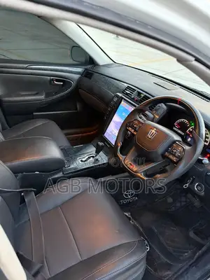 Toyota Crown 2004 White