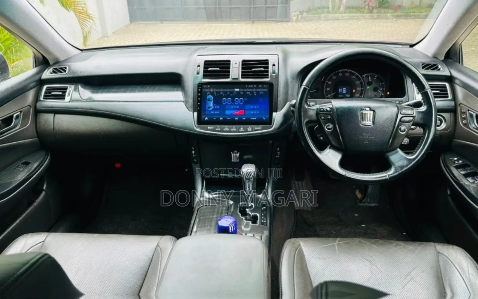 Toyota Crown 2010 Black