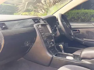 Toyota Crown Royale 2005 White