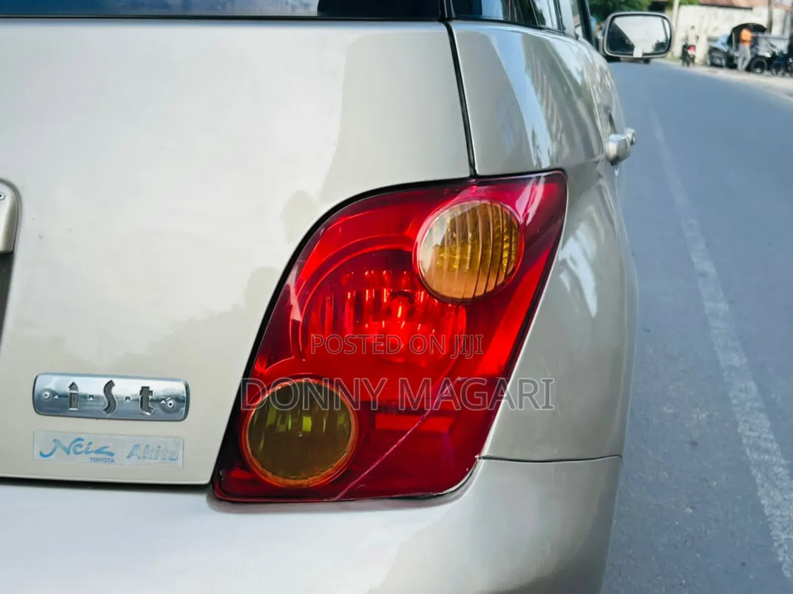 Toyota IST 2005 Gold
