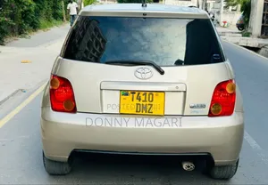 Toyota IST 2005 Gold