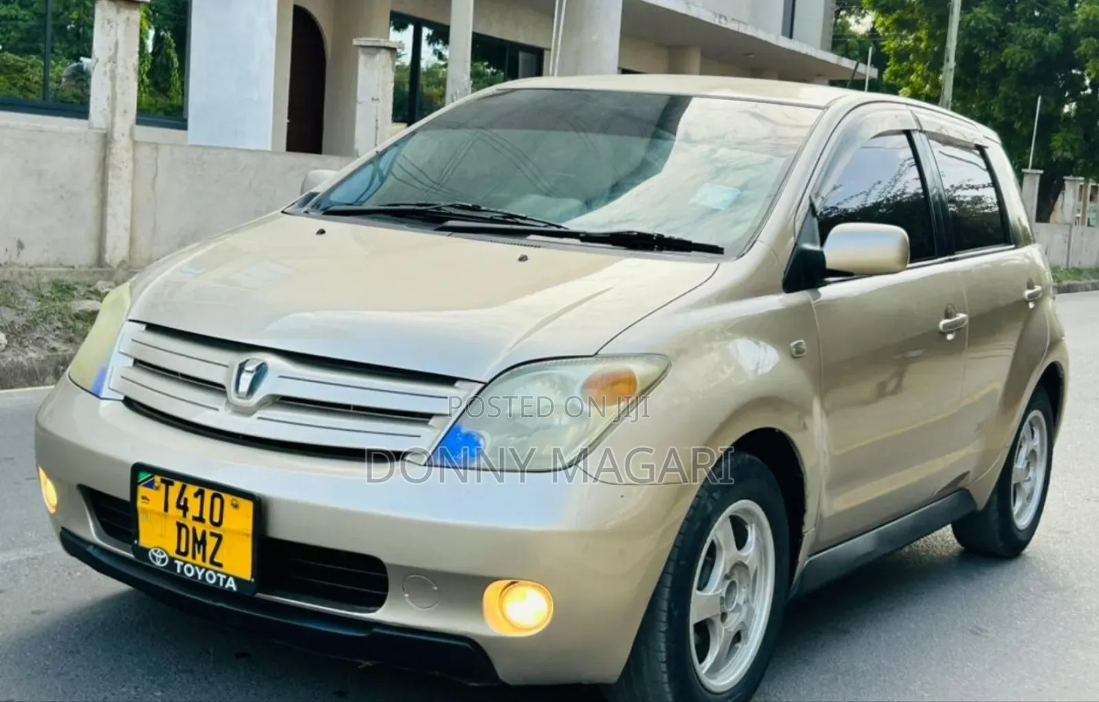 Toyota IST 2005 Gold