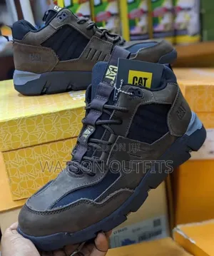 Viatu or Men's Shoes Well Cat Branded and Smartly Decorated