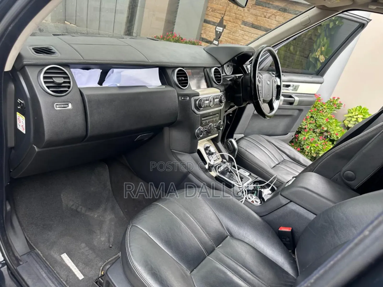 Land Rover Discovery 2011 Black