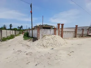 Kiwanja Kiko Ndani Ya Fence Kinauzwa Mbezi Beach a Makazi Mapya
