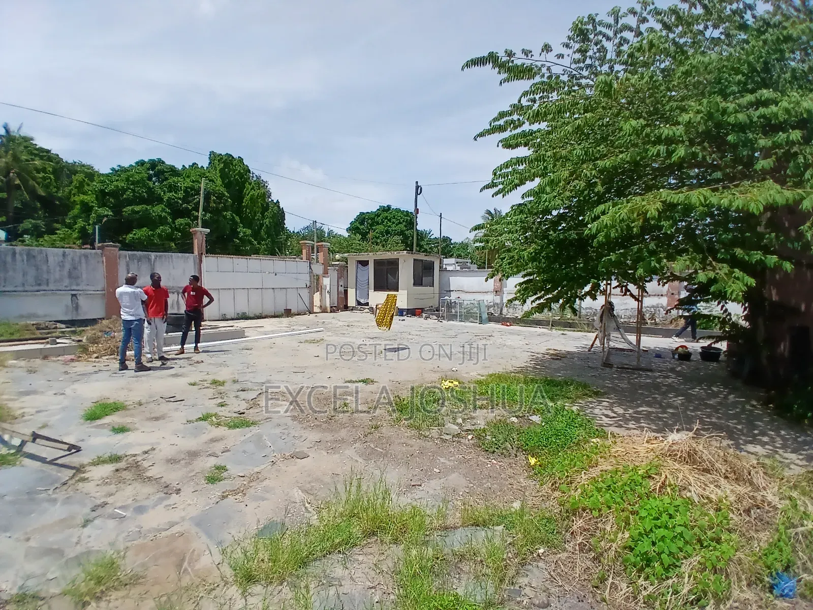 Kiwanja Kiko Ndani Ya Fence Kinauzwa Mbezi Beach a Makazi Mapya