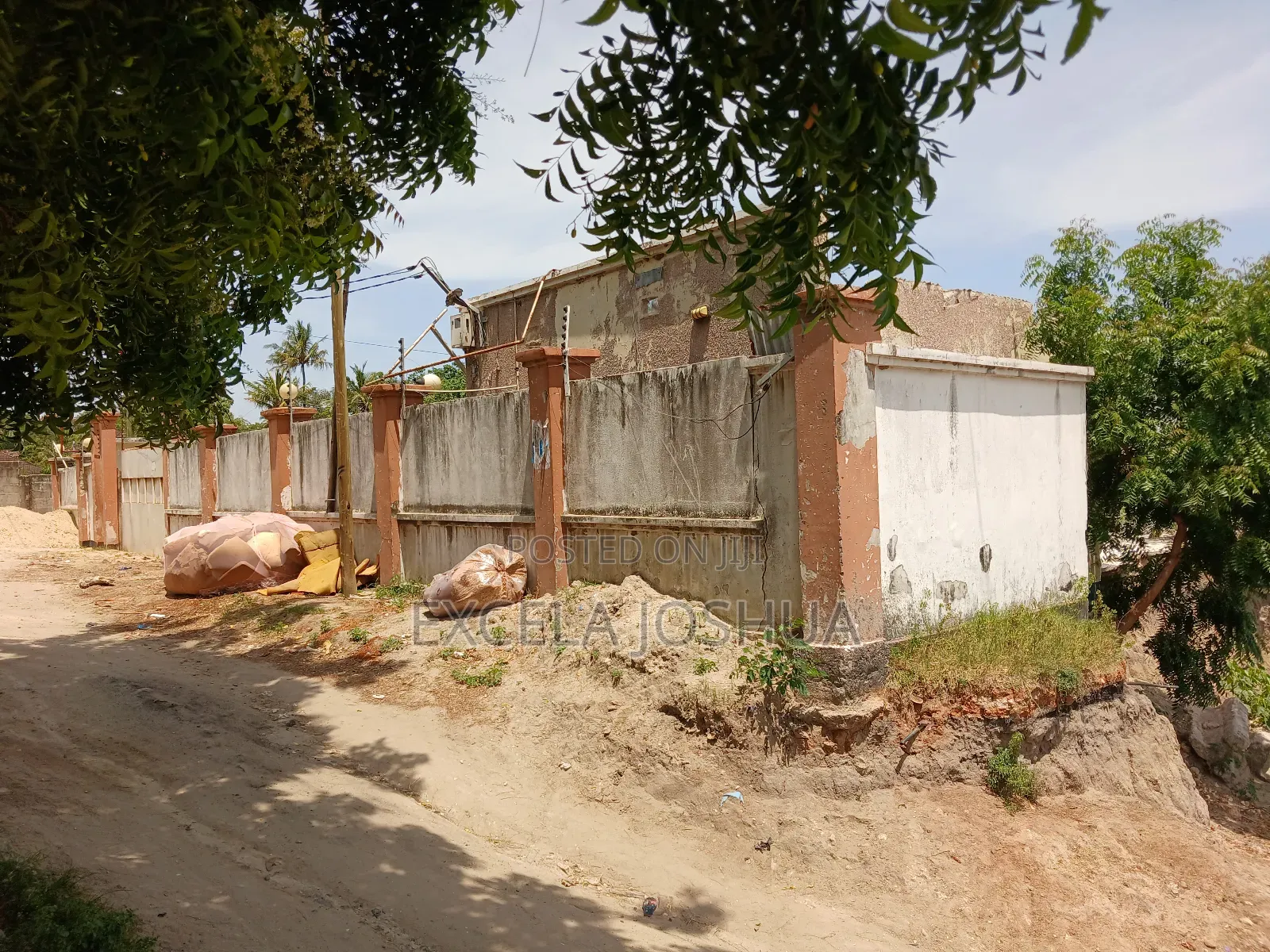 Kiwanja Kiko Ndani Ya Fence Kinauzwa Mbezi Beach a Makazi Mapya
