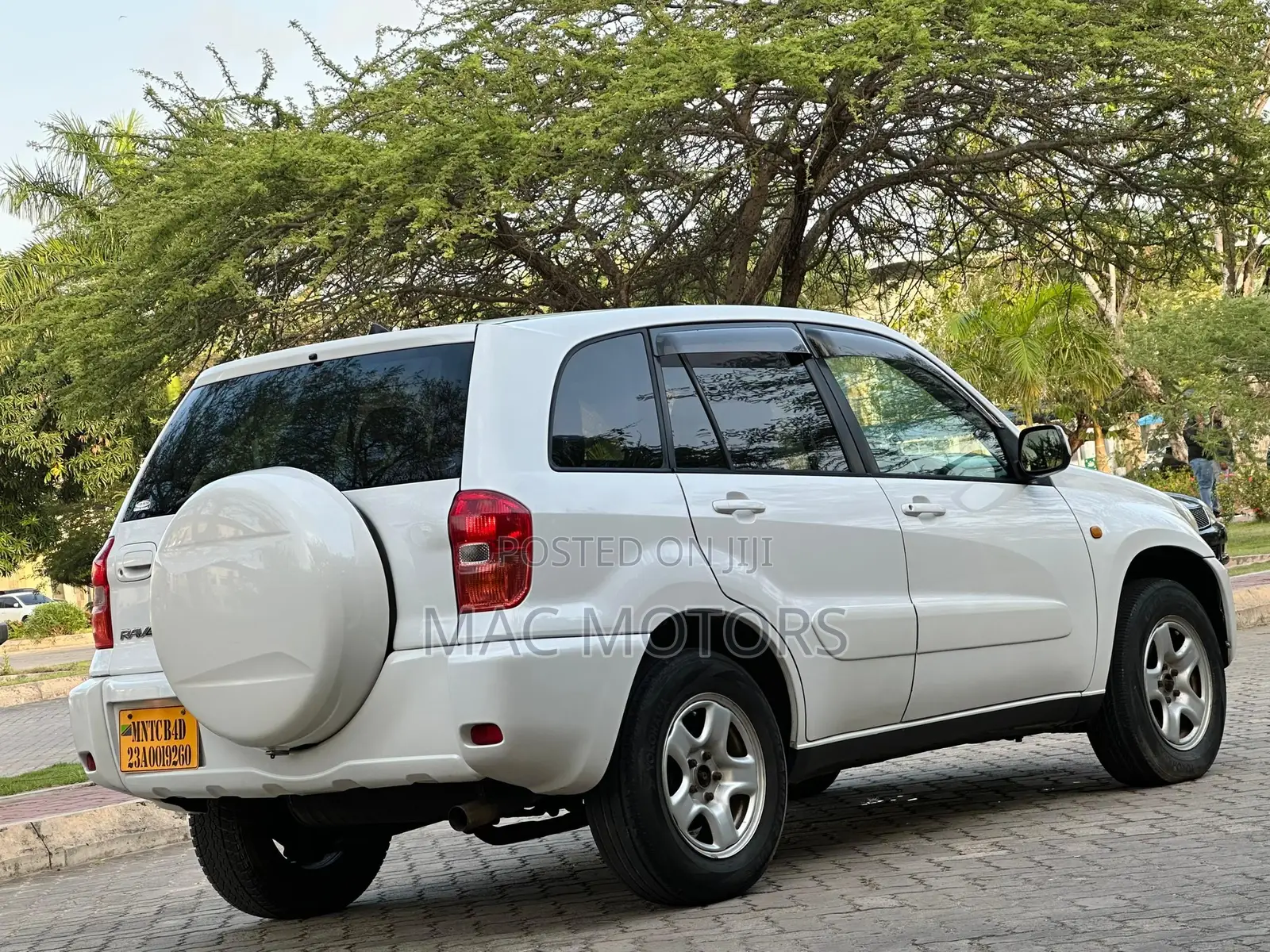 Toyota RAV4 2001 White