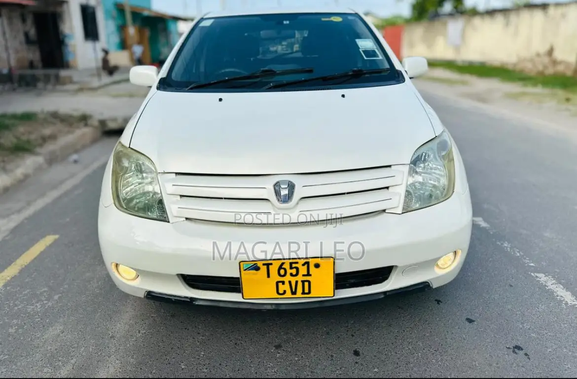 Toyota IST 2004 White