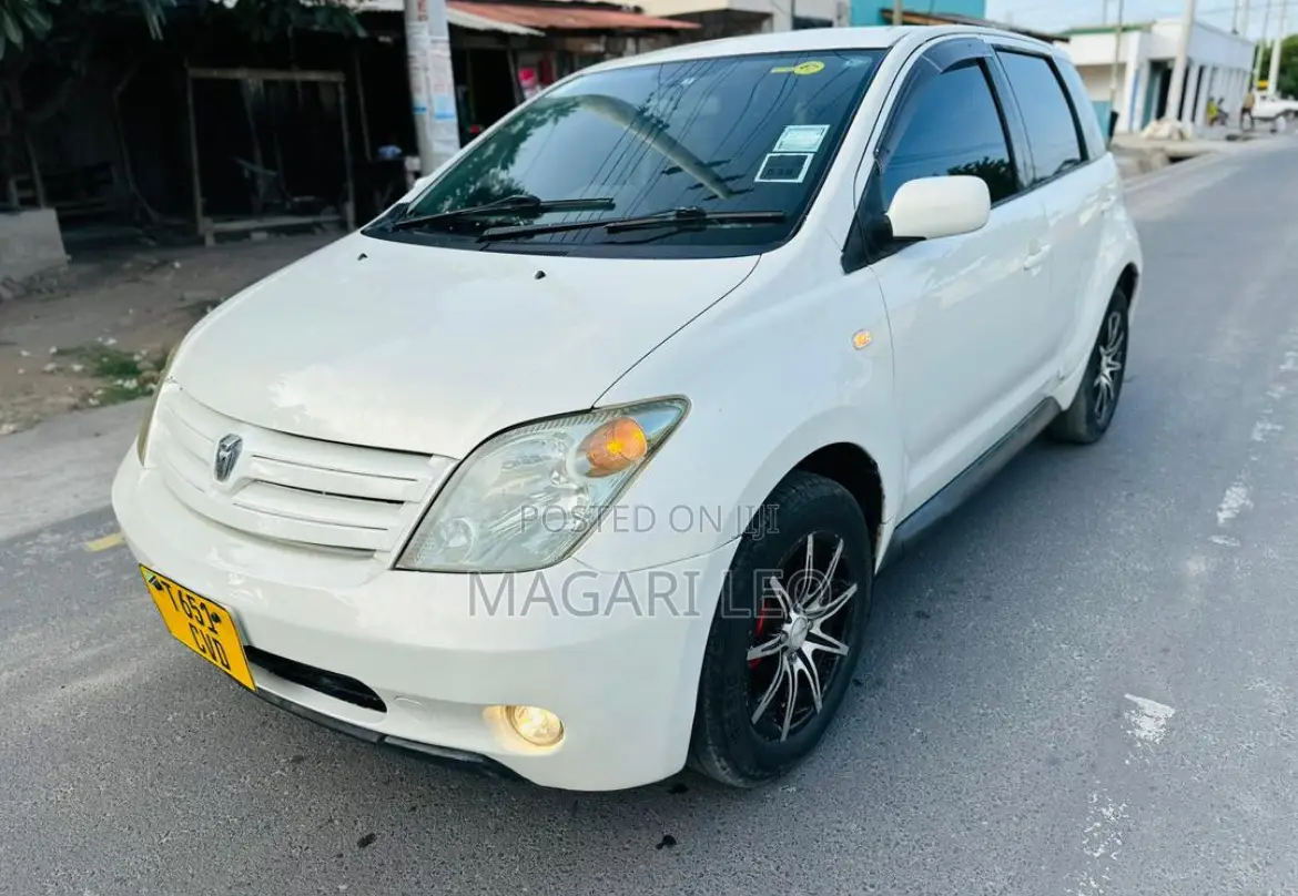 Toyota IST 2004 White