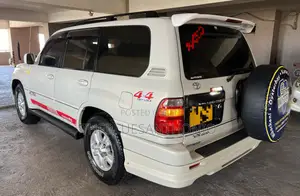 Toyota Land Cruiser 2001 White