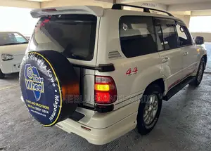 Toyota Land Cruiser 2001 White
