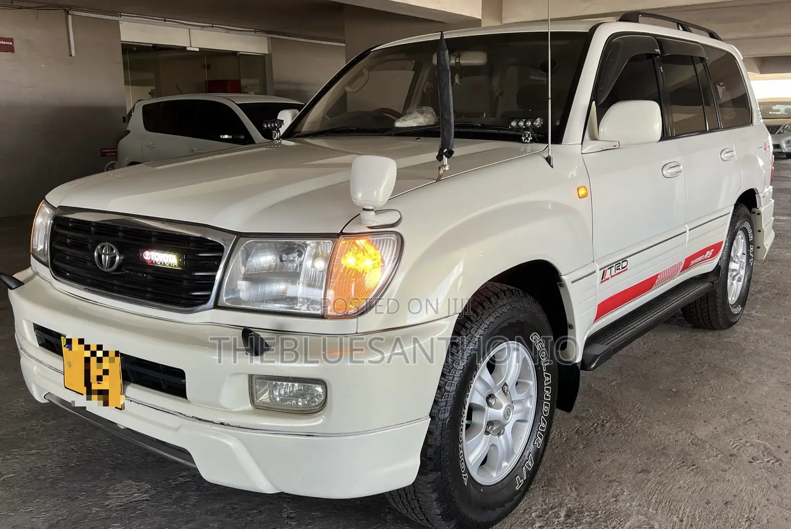 Toyota Land Cruiser 2001 White