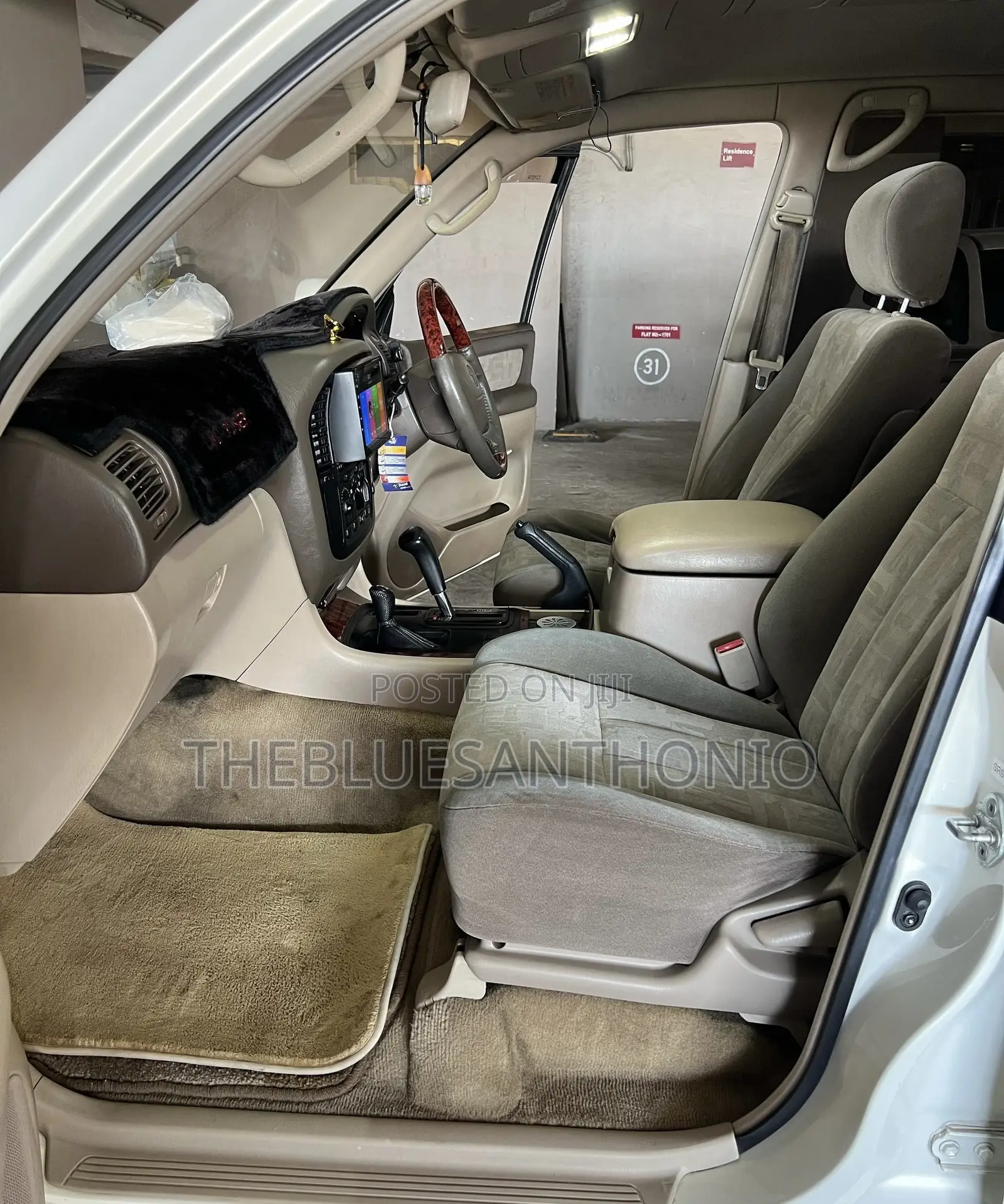 Toyota Land Cruiser 2001 White