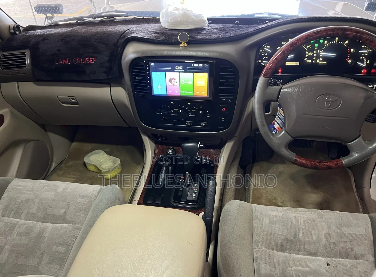 Toyota Land Cruiser 2001 White
