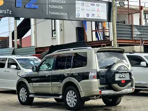Mitsubishi Pajero 3.0 2009 Beige