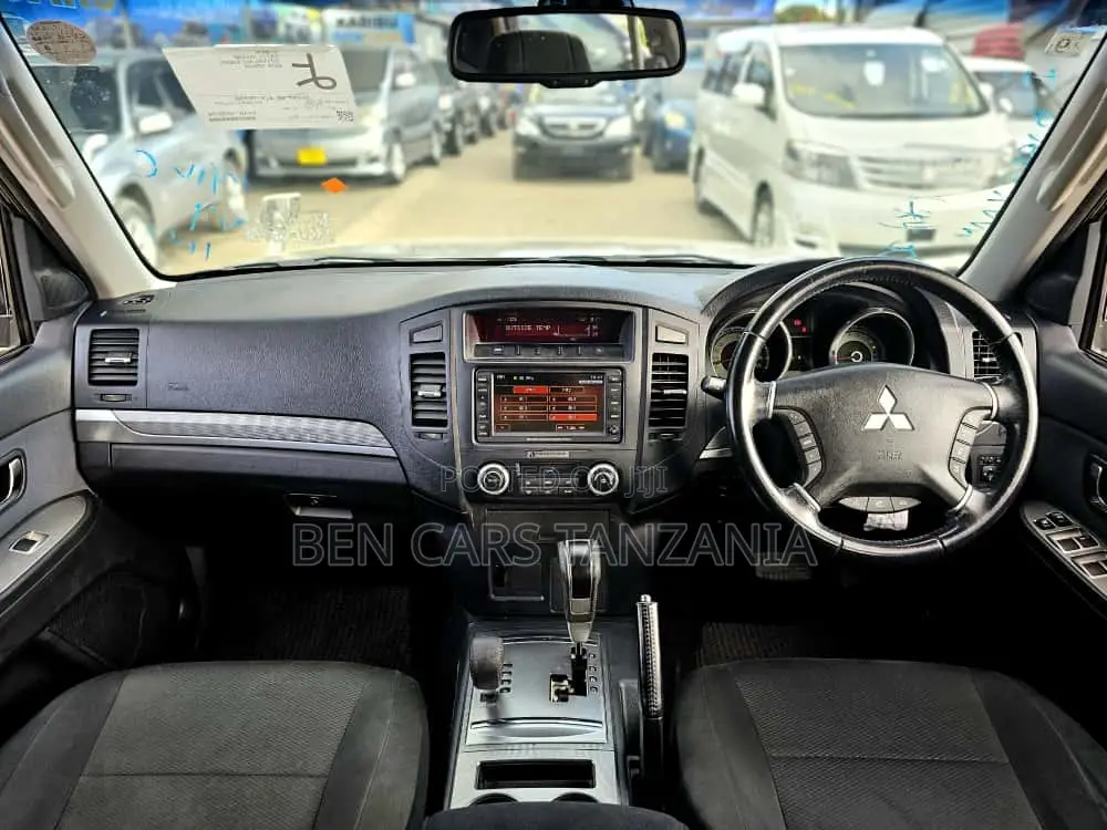 Mitsubishi Pajero 3.0 2009 Beige