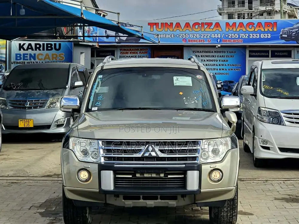 Mitsubishi Pajero 3.0 2009 Beige