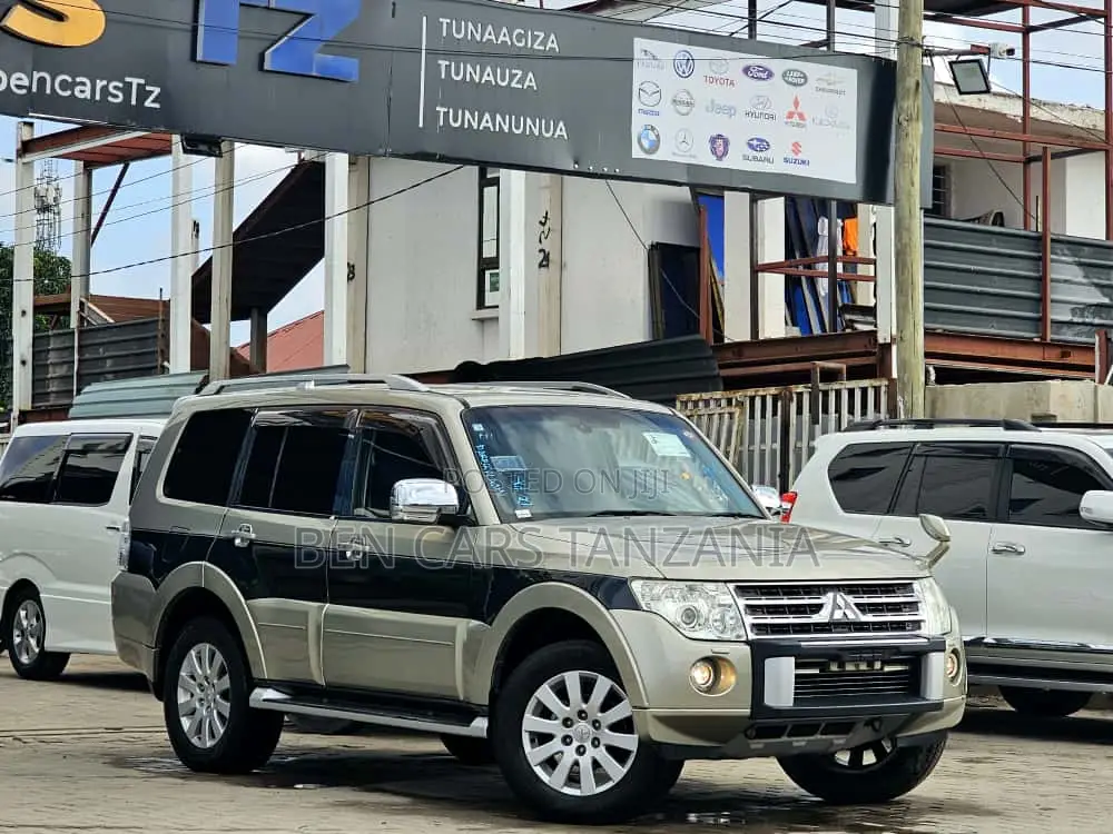 Mitsubishi Pajero 3.0 2009 Beige