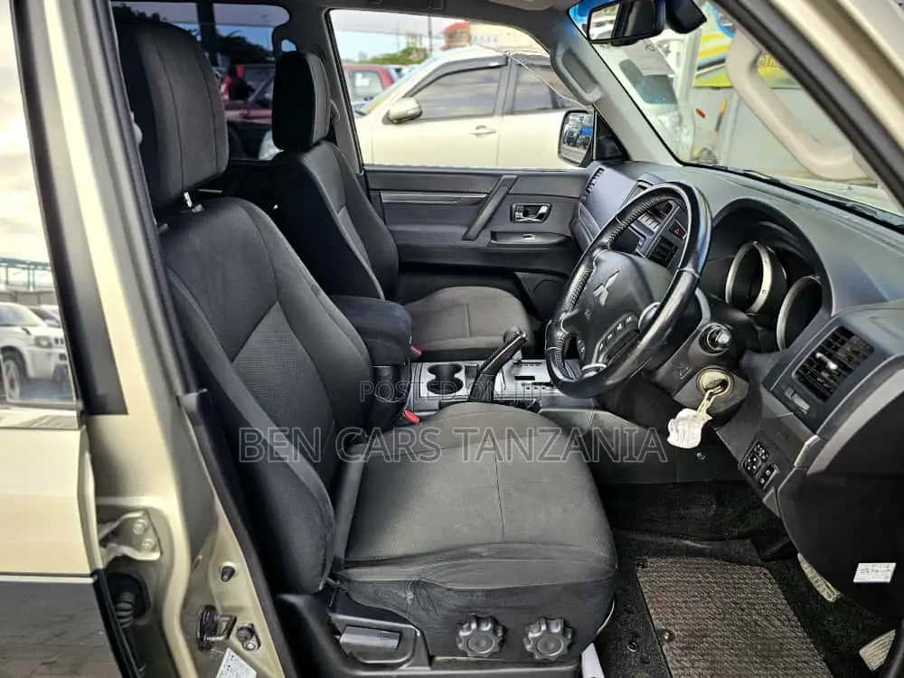 Mitsubishi Pajero 3.0 2009 Beige