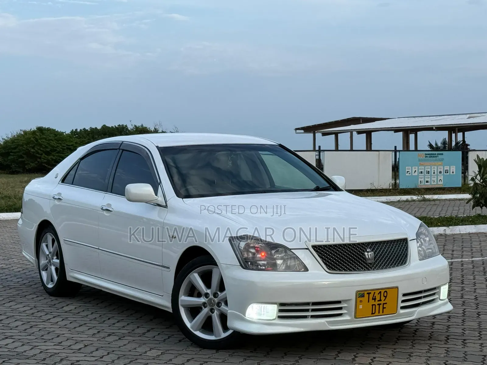Toyota Crown 2006 White