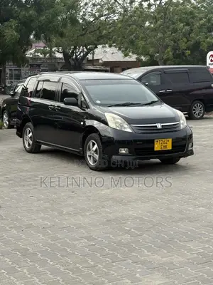 Toyota ISIS 2005 Black