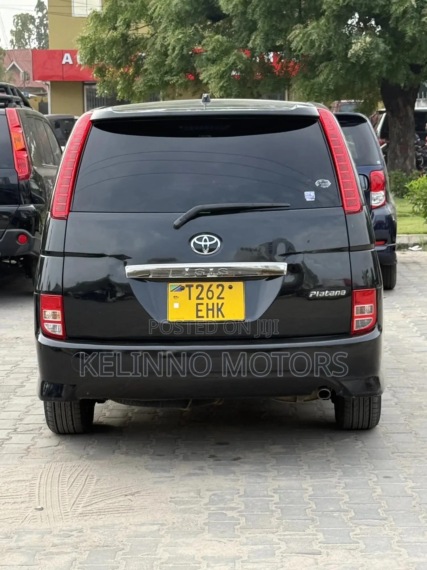 Toyota ISIS 2005 Black