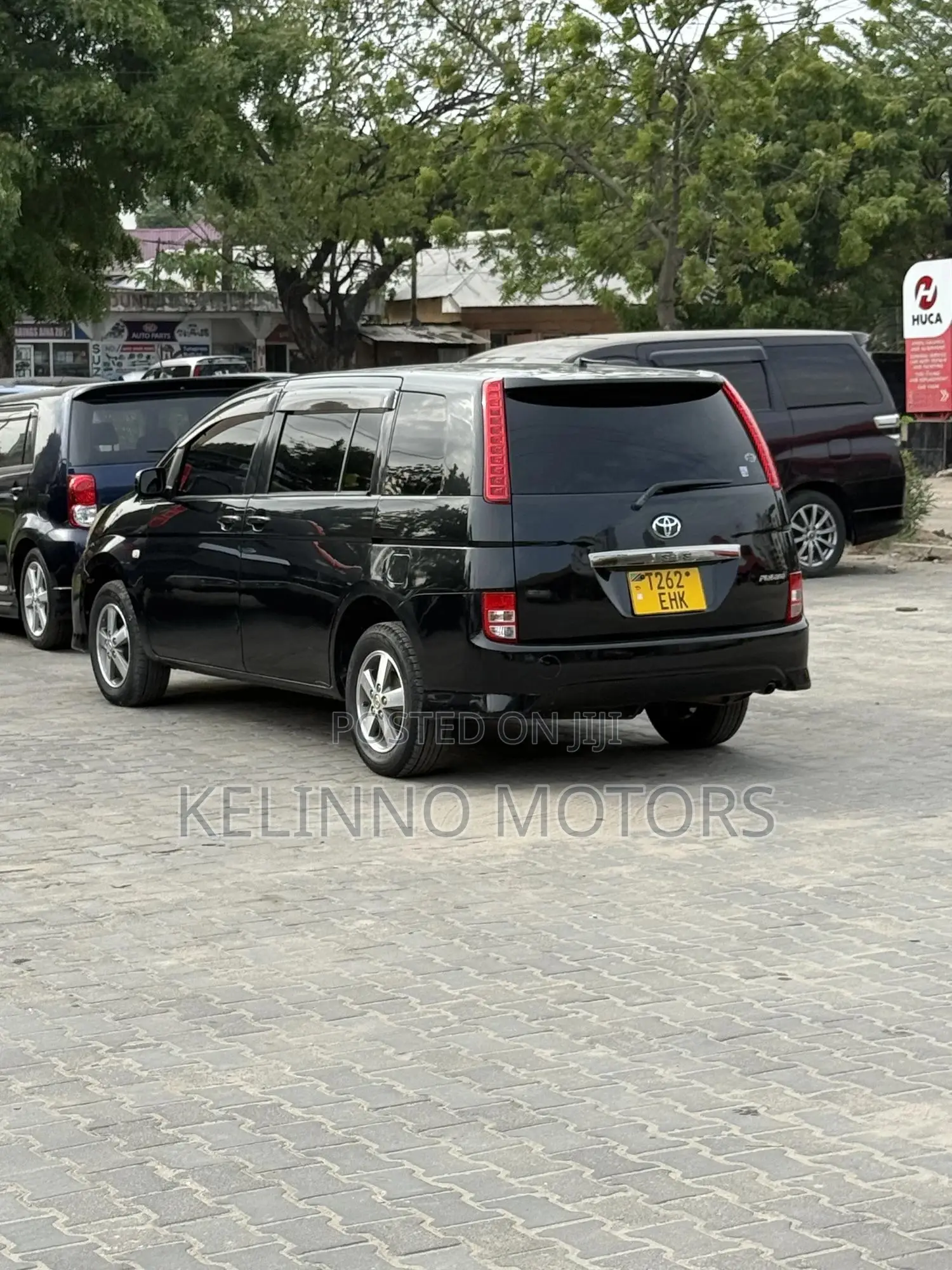 Toyota ISIS 2005 Black