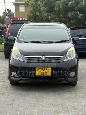 Toyota ISIS 2005 Black