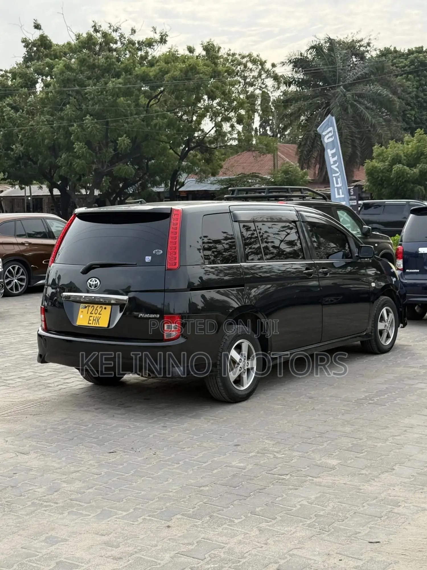 Toyota ISIS 2005 Black