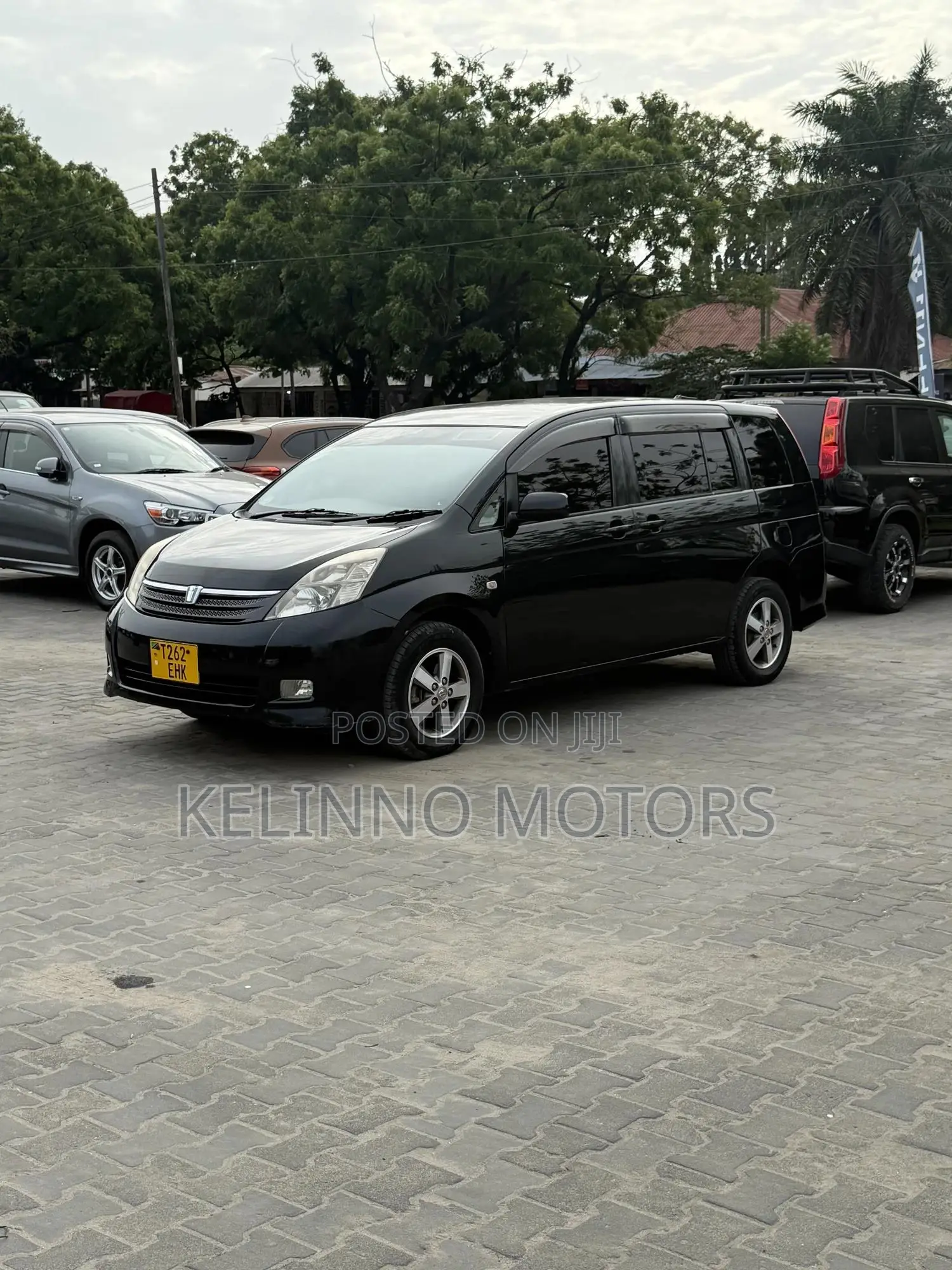 Toyota ISIS 2005 Black