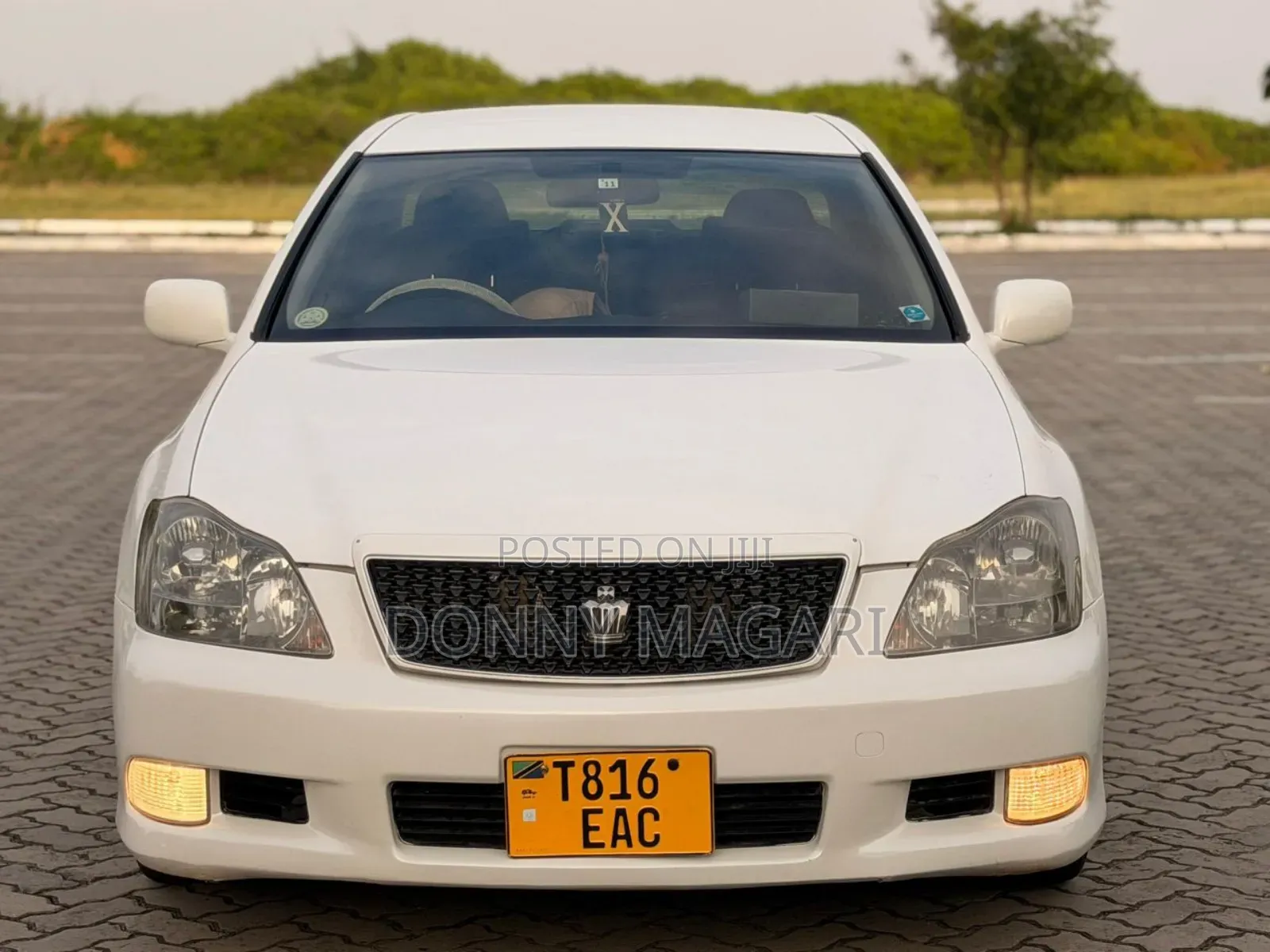 Toyota Crown 2006 White