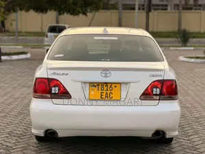 Toyota Crown 2006 White