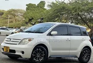 Toyota IST 2004 White