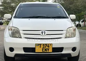 Toyota IST 2004 White