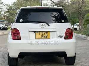 Toyota IST 2004 White