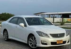 Toyota Crown 2010 White