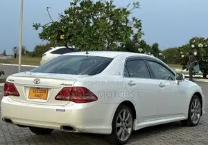 Toyota Crown 2010 White
