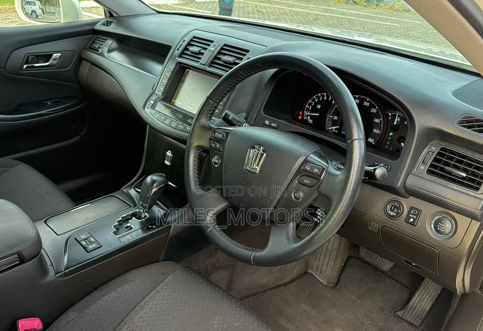 Toyota Crown 2010 White