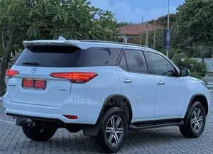 Toyota Fortuner 2022 White
