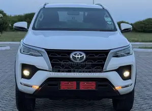 Toyota Fortuner 2022 White