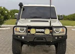 Toyota Land Cruiser 2016 White
