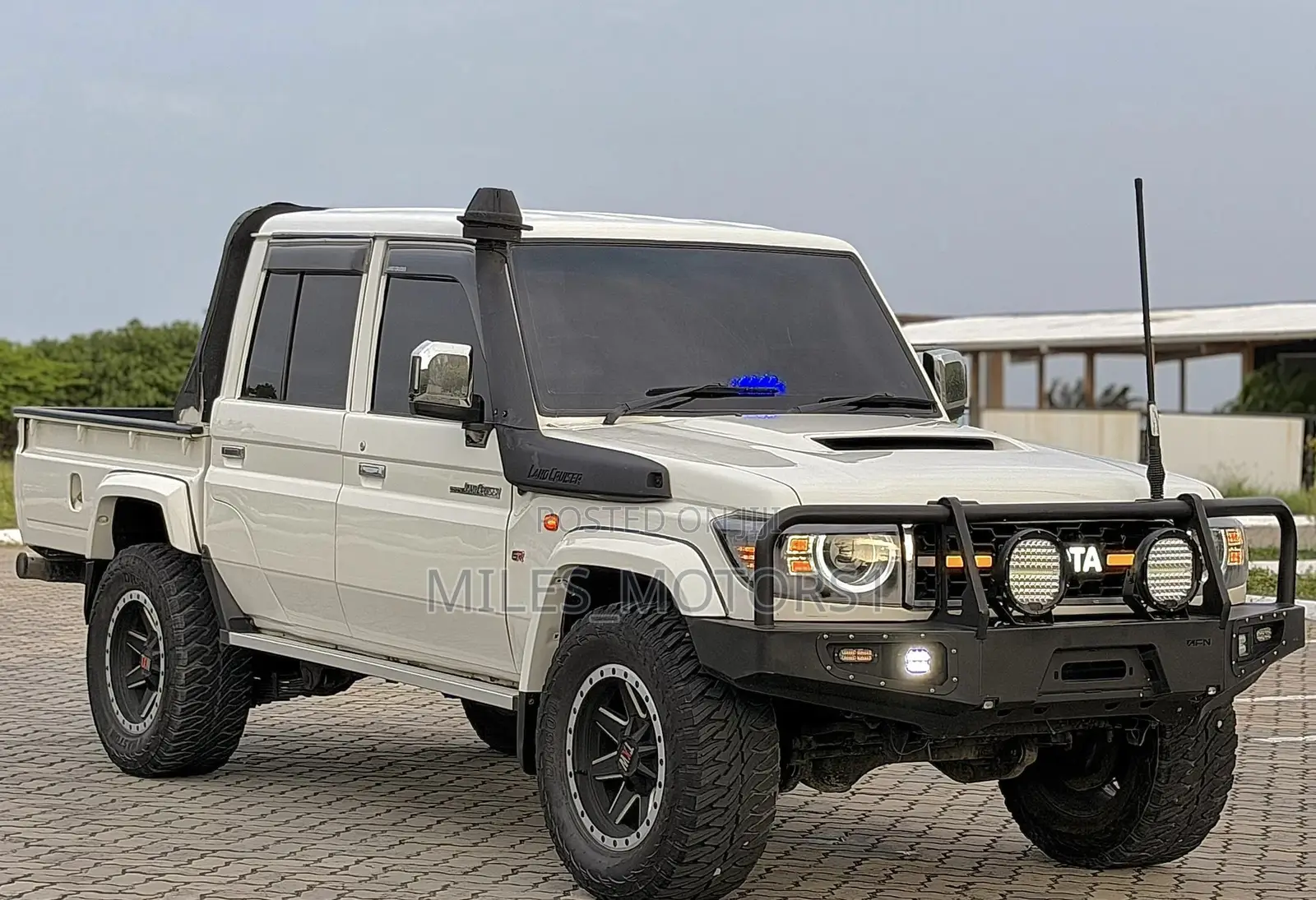 Toyota Land Cruiser 2016 White