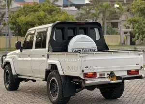 Toyota Land Cruiser 2016 White