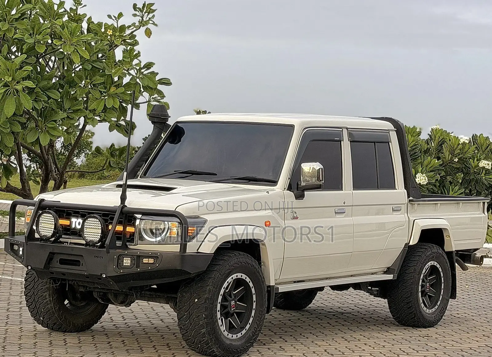 Toyota Land Cruiser 2016 White